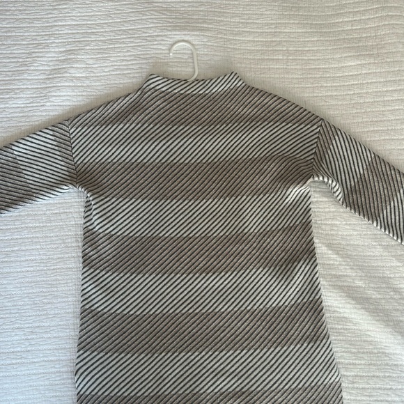 Hugh neck Cream/beige/gray soft sweater. Size XS but fits more like S/M - Picture 1 of 2